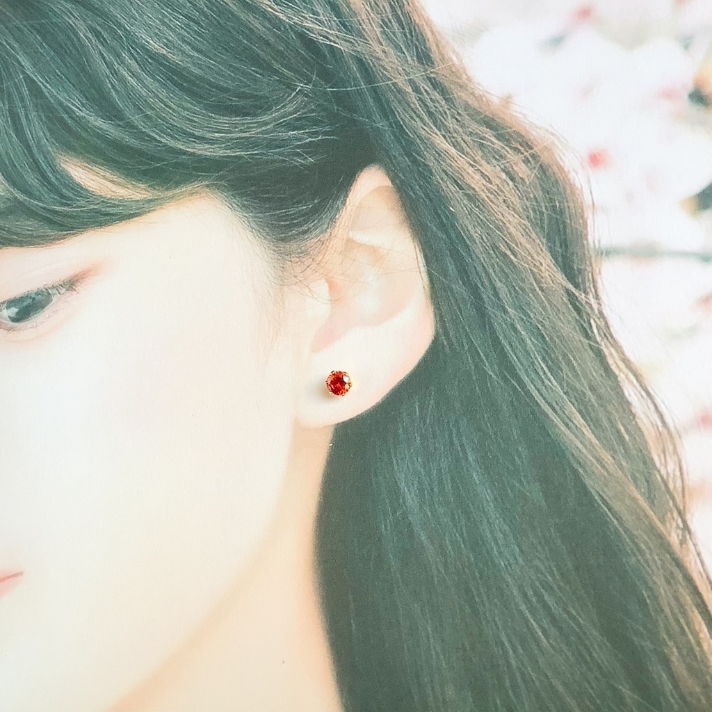 【金属アレルギー対応】キュービックジルコニアの一粒ピアス