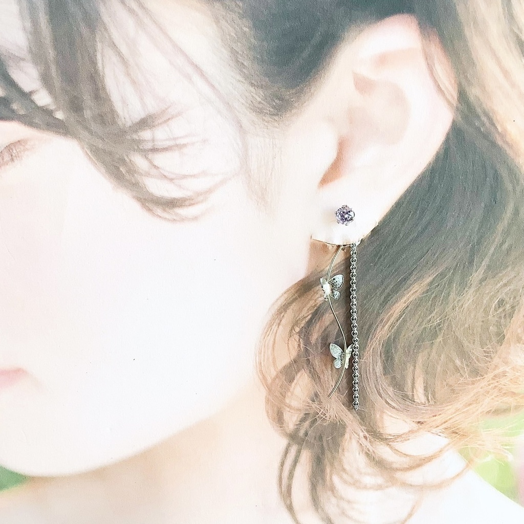 【金属アレルギー対応】キュービックジルコニアの一粒ピアス