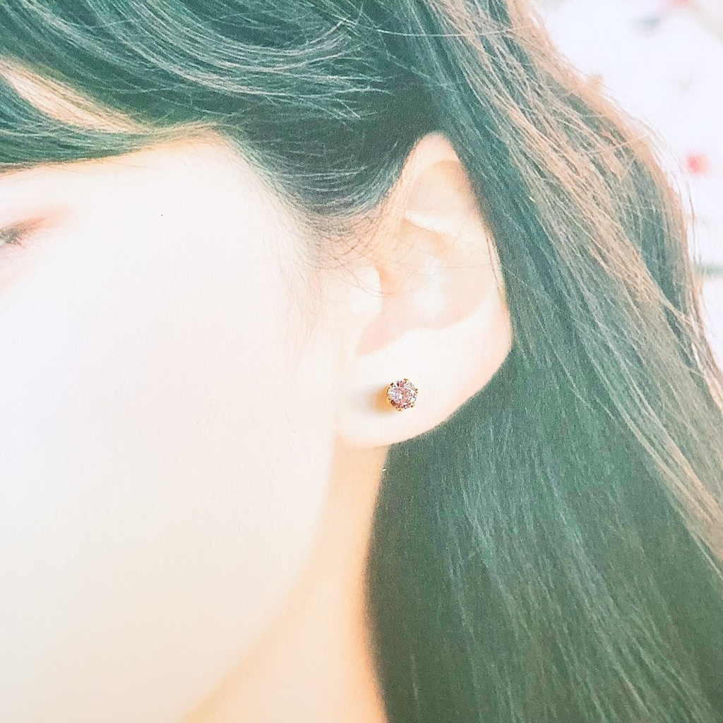 【金属アレルギー対応】キュービックジルコニアの一粒ピアス