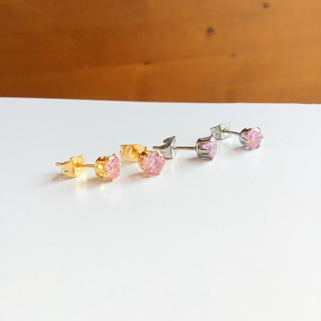 【金属アレルギー対応】キュービックジルコニアの一粒ピアス