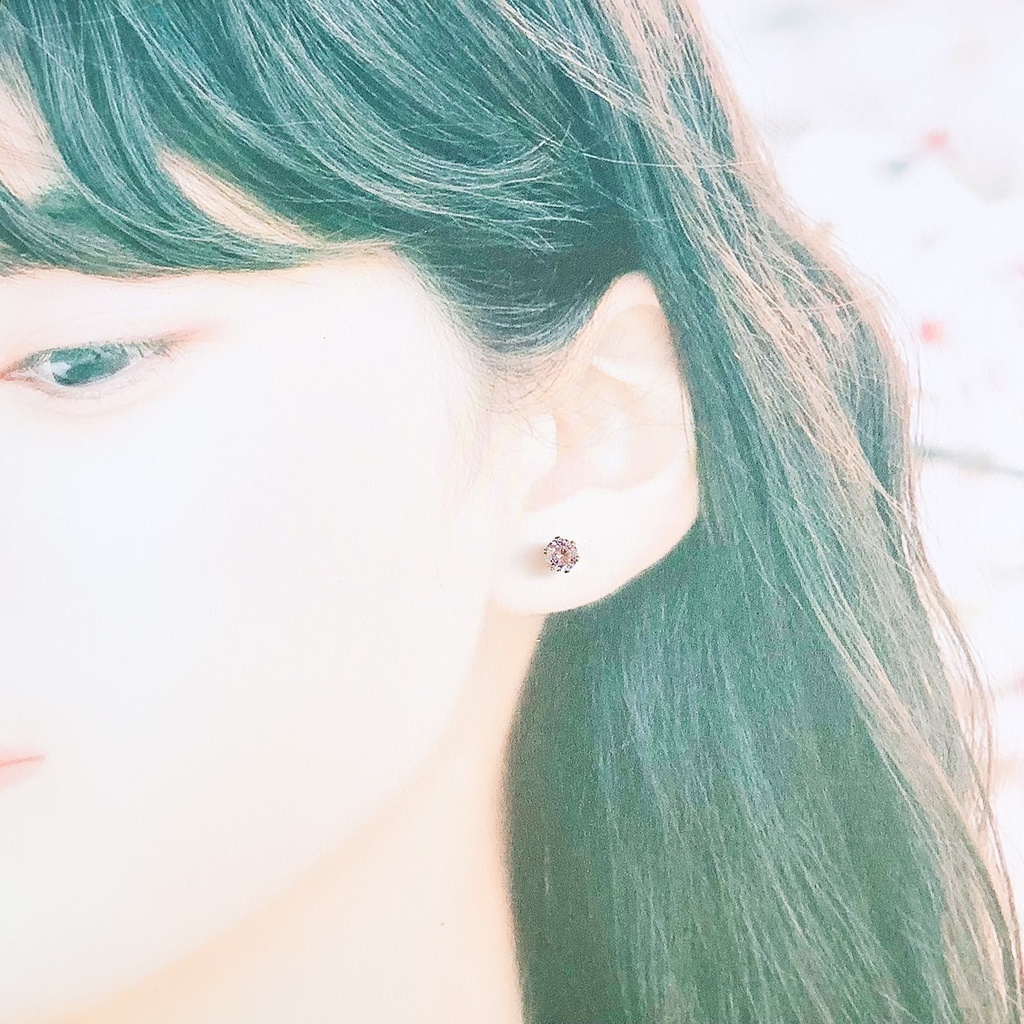 【金属アレルギー対応】キュービックジルコニアの一粒ピアス
