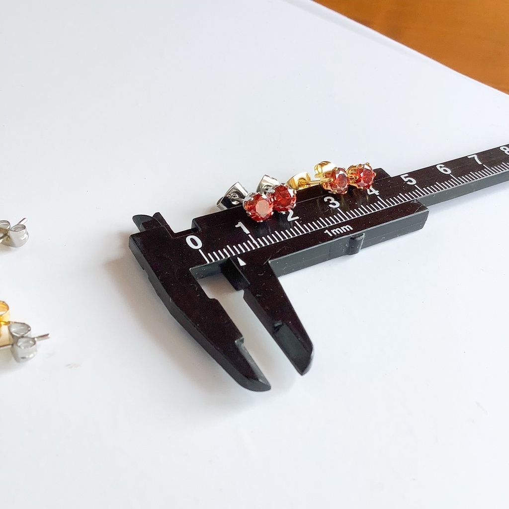 【金属アレルギー対応】キュービックジルコニアの一粒ピアス