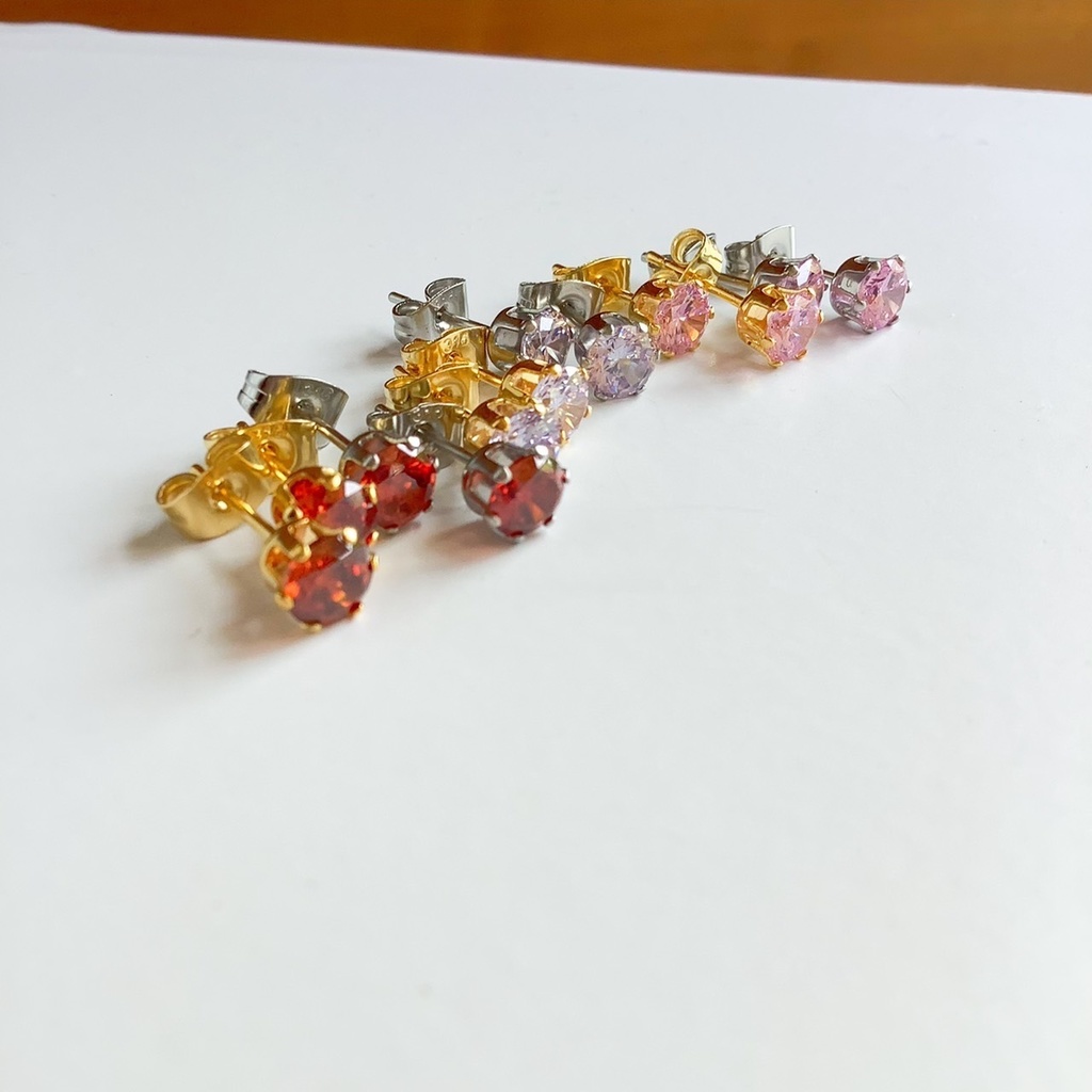 【金属アレルギー対応】キュービックジルコニアの一粒ピアス