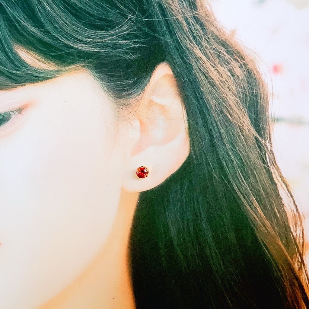 【金属アレルギー対応】キュービックジルコニアの一粒ピアス