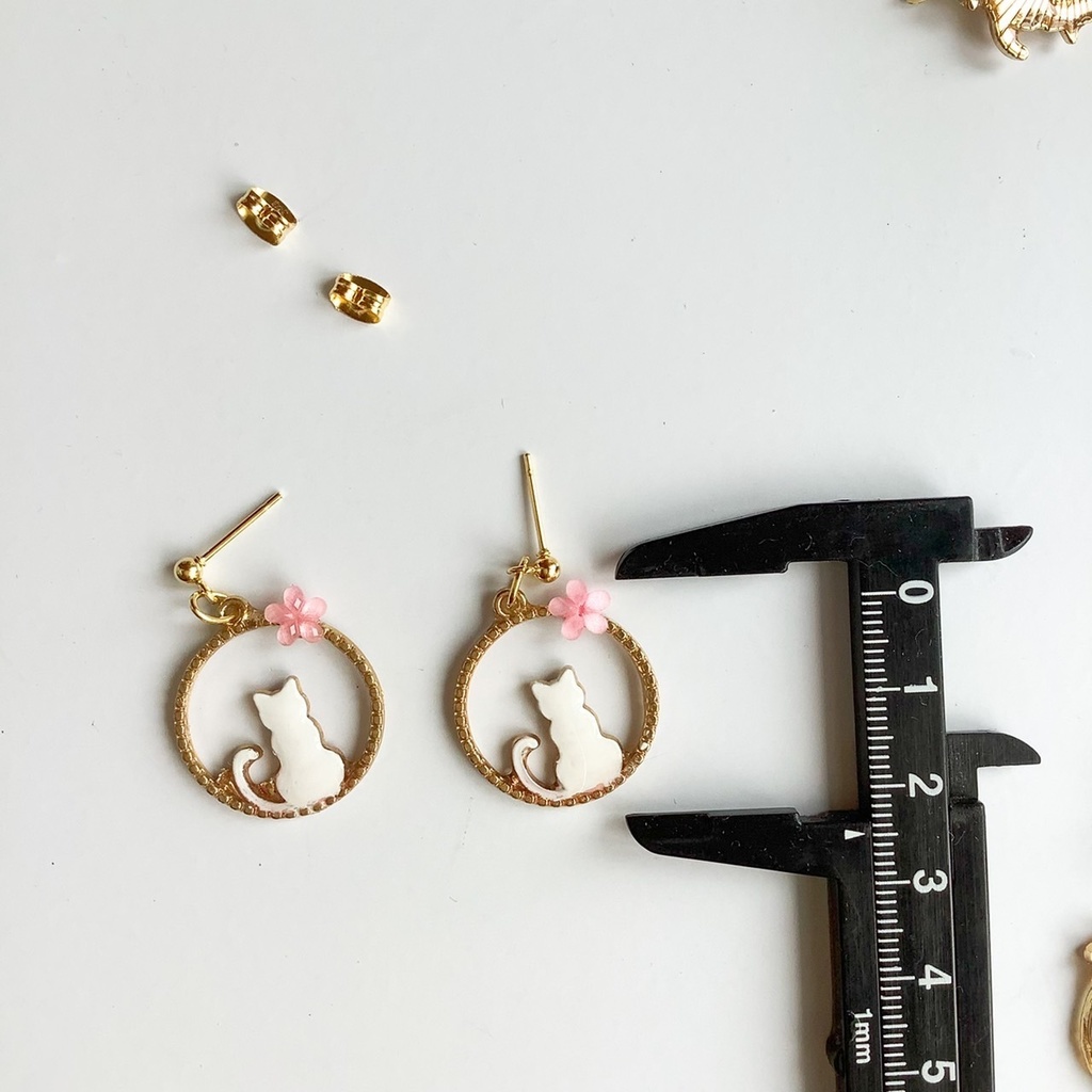 【イヤリング】お花と猫のピアス