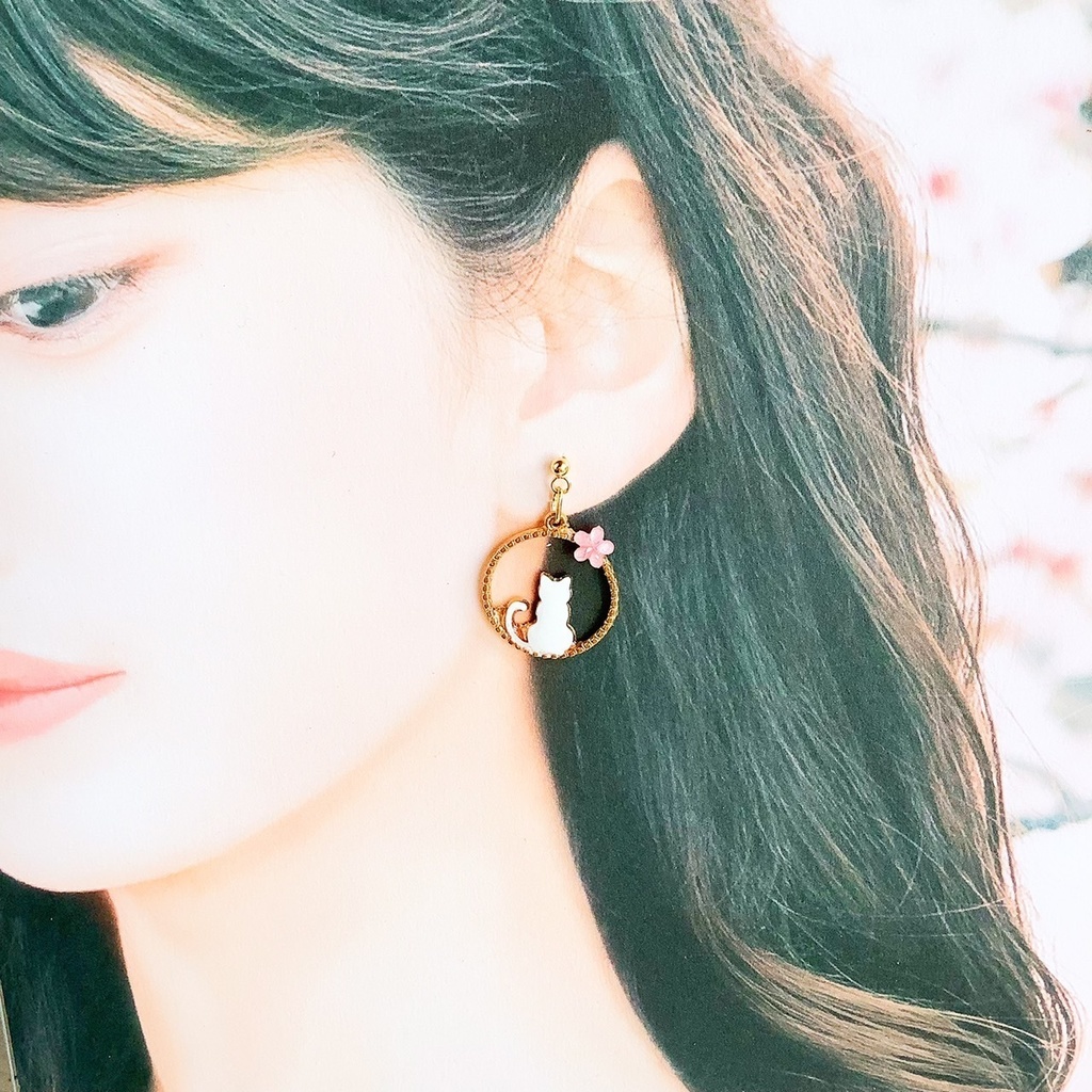 【イヤリング】お花と猫のピアス