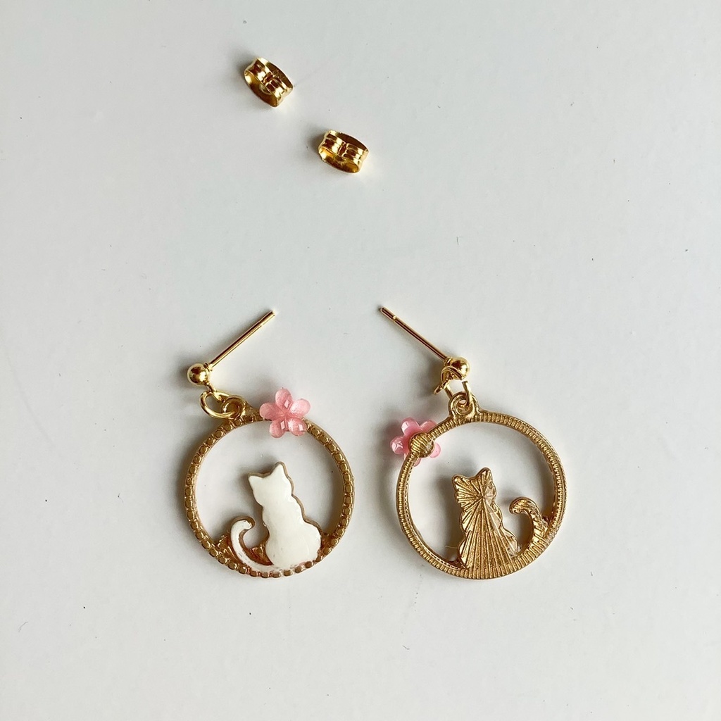 【イヤリング】お花と猫のピアス