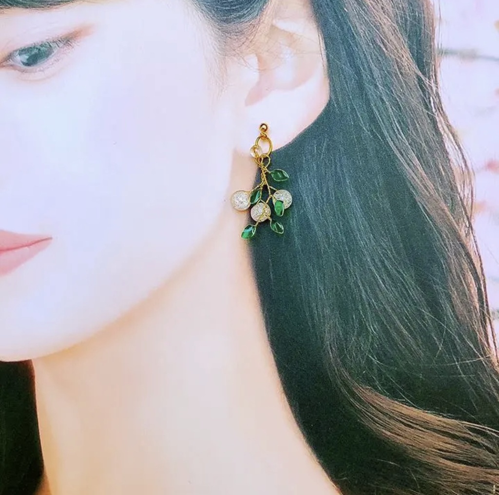 きらめく果実のピアス