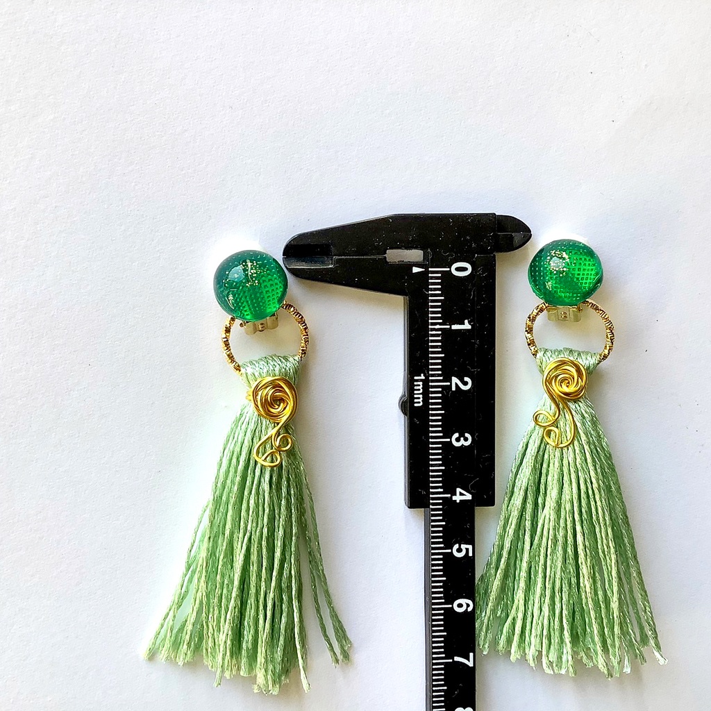 薔薇のタッセルイヤリング グリーン