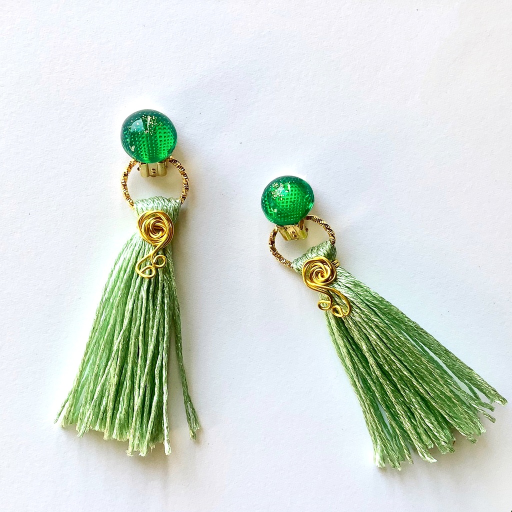 薔薇のタッセルイヤリング グリーン