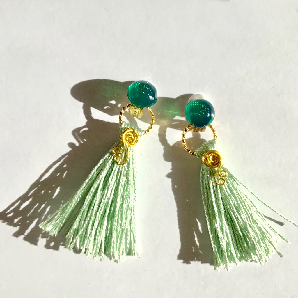 薔薇のタッセルイヤリング グリーン