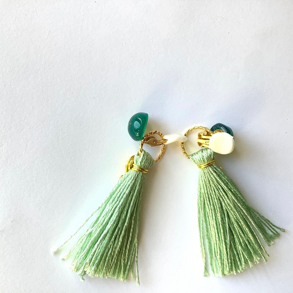 薔薇のタッセルイヤリング グリーン
