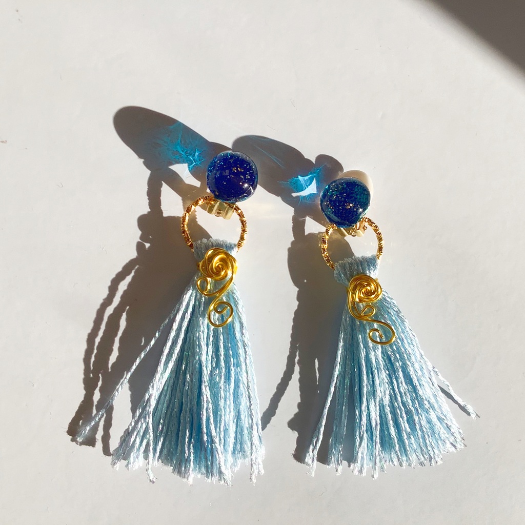 薔薇のタッセルイヤリング ブルー