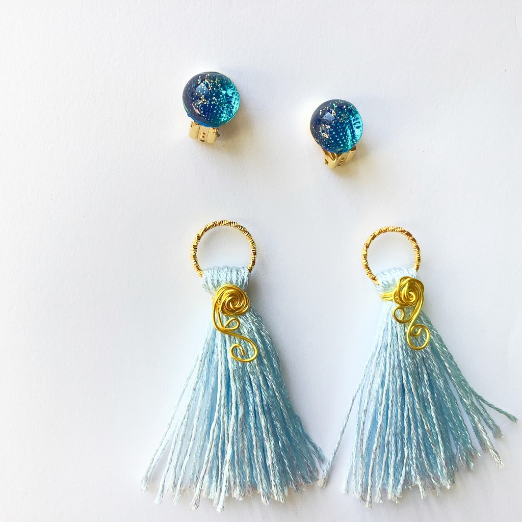 薔薇のタッセルイヤリング ブルー