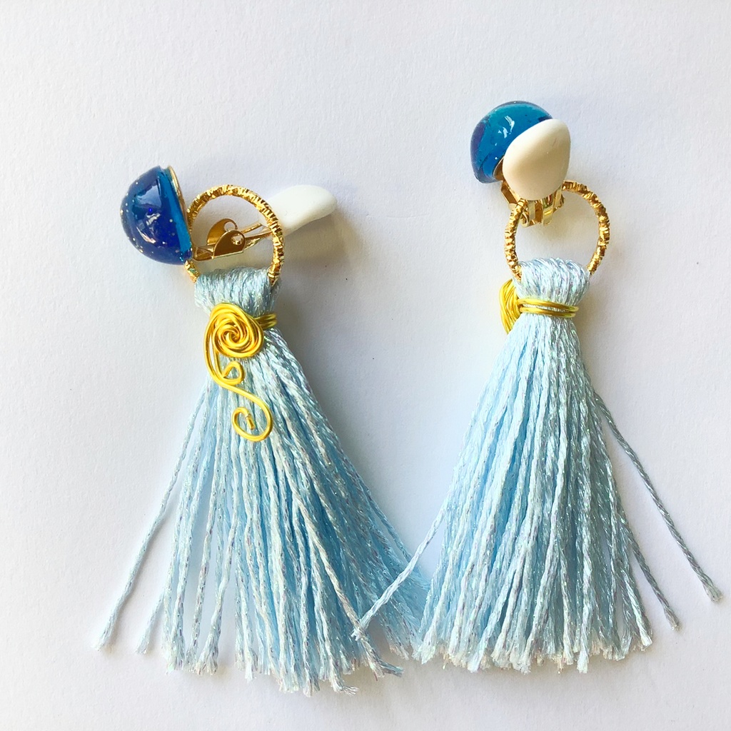 薔薇のタッセルイヤリング ブルー