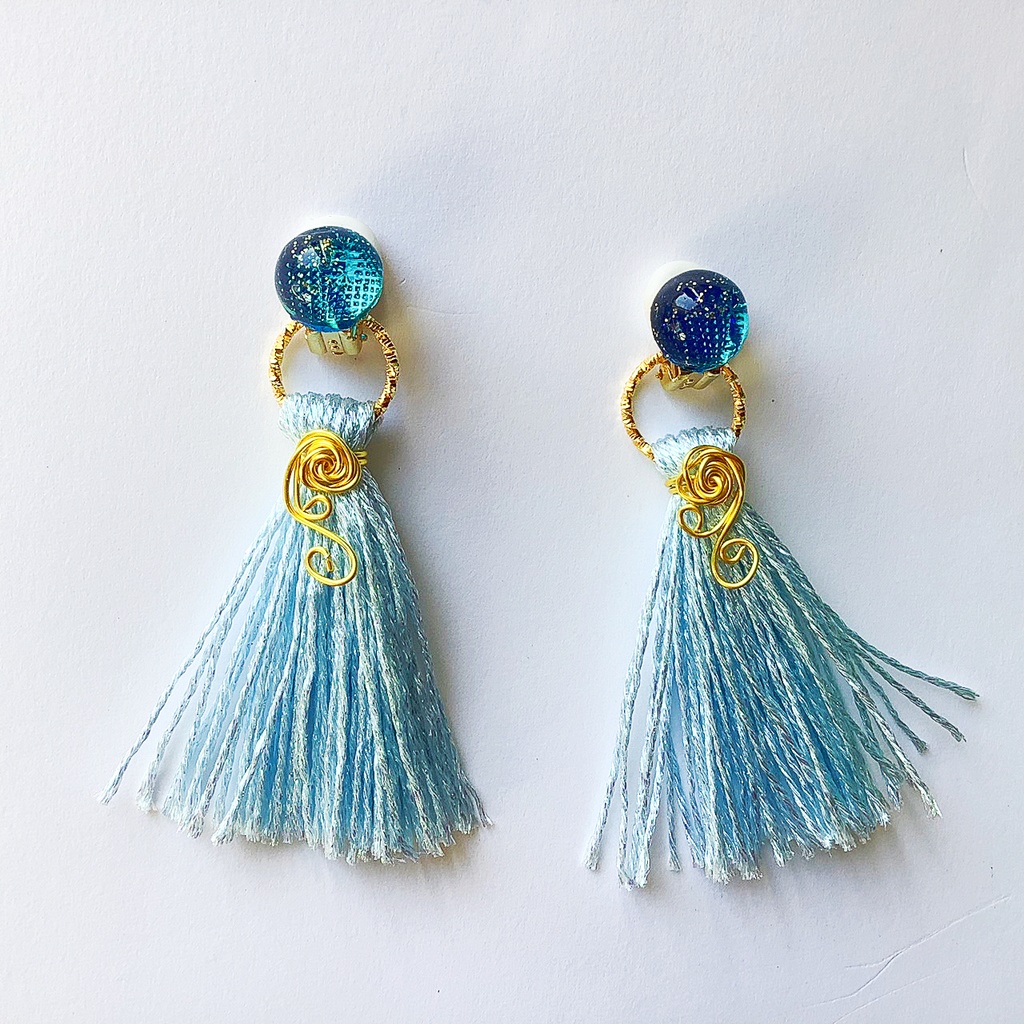 薔薇のタッセルイヤリング ブルー