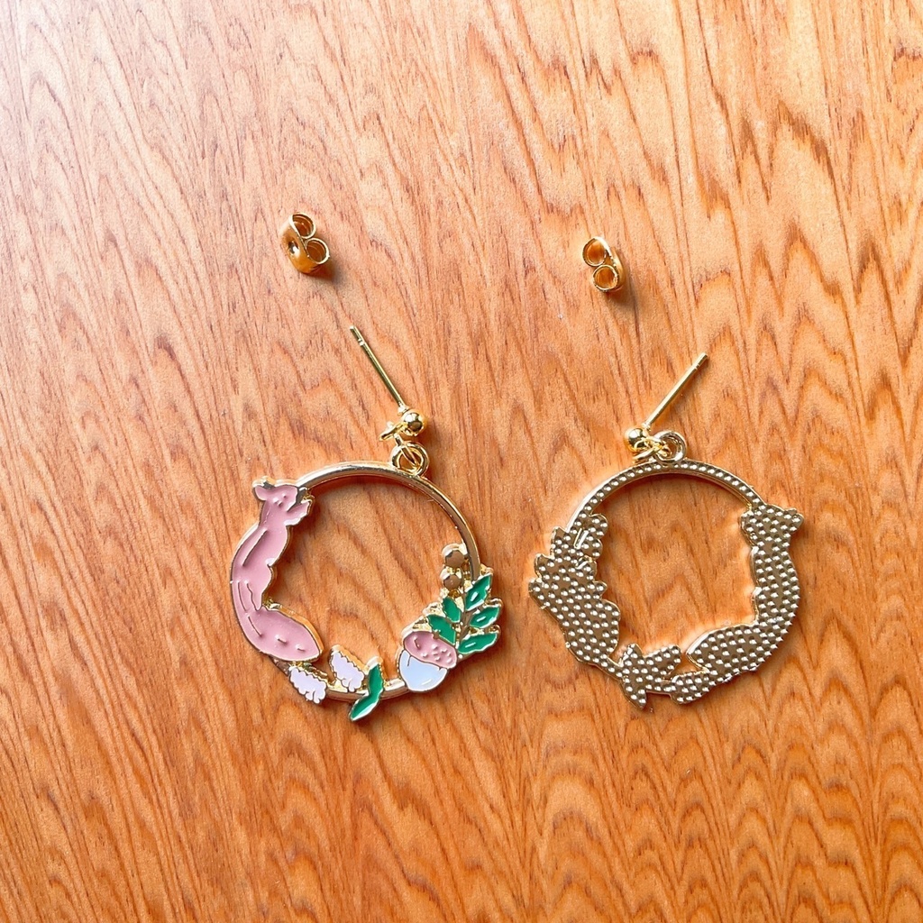 リスとどんぐりのピアス・イヤリング【金属アレルギー対応】