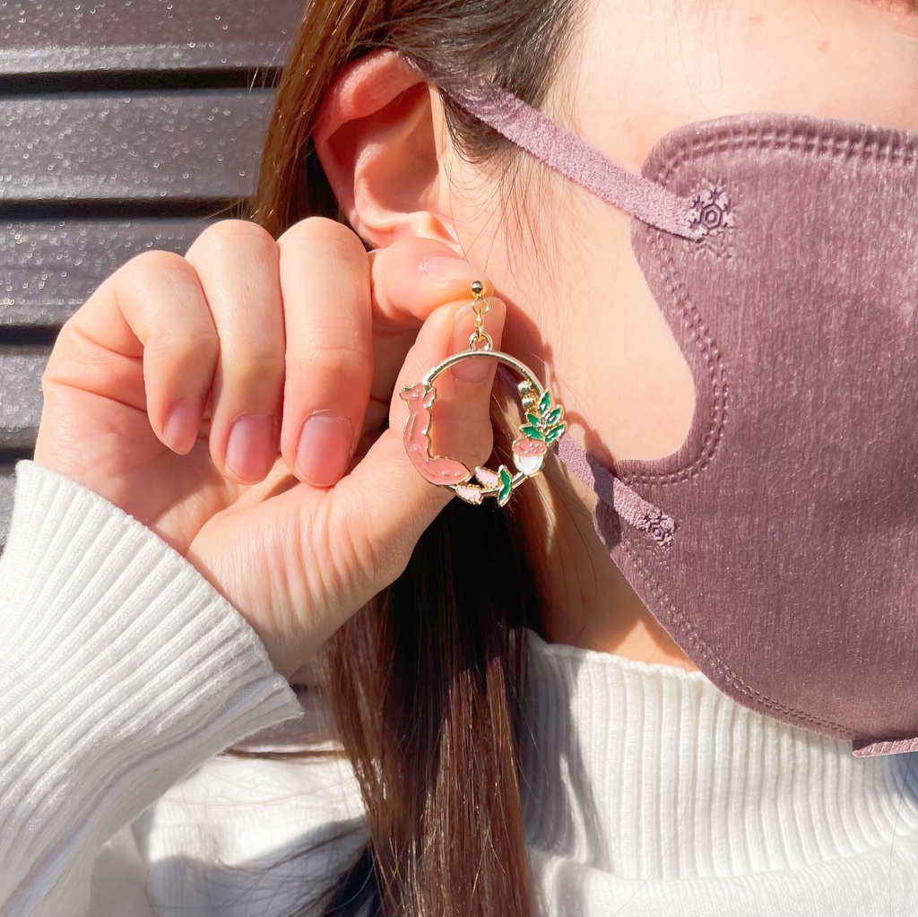 リスとどんぐりのピアス・イヤリング【金属アレルギー対応】