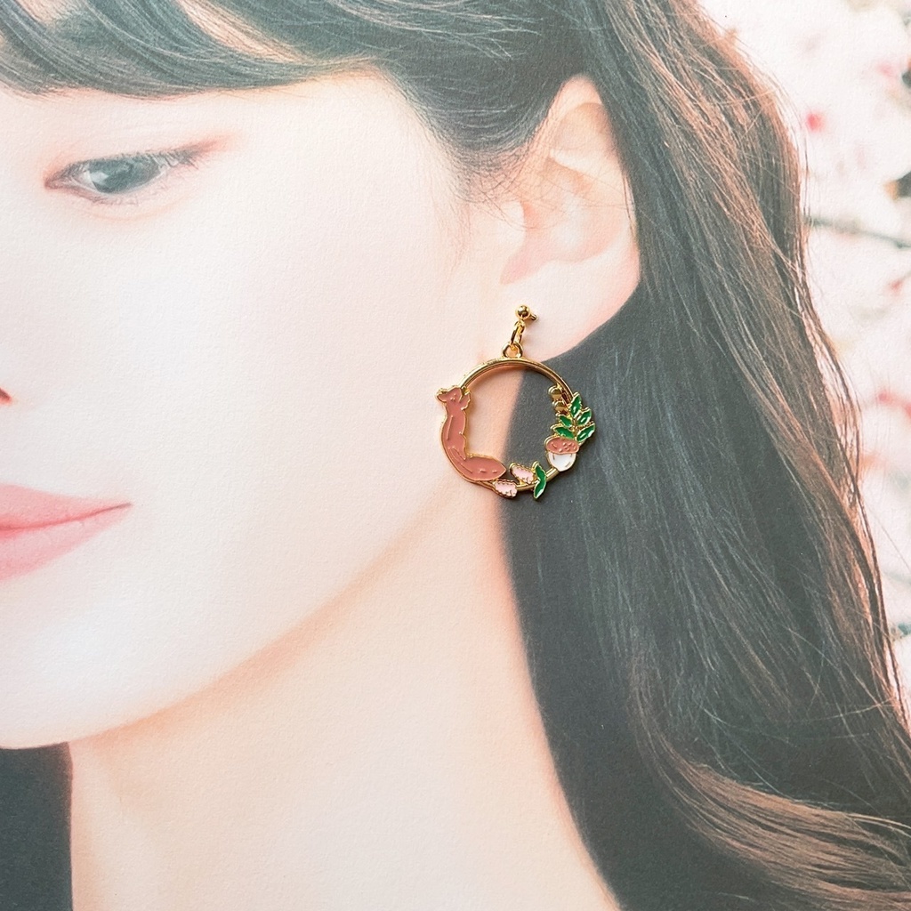 リスとどんぐりのピアス・イヤリング【金属アレルギー対応】