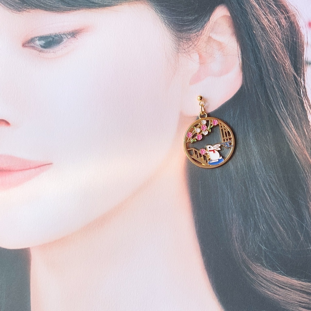 うさぎと桃の花のピアス・イヤリング【金属アレルギー対応】