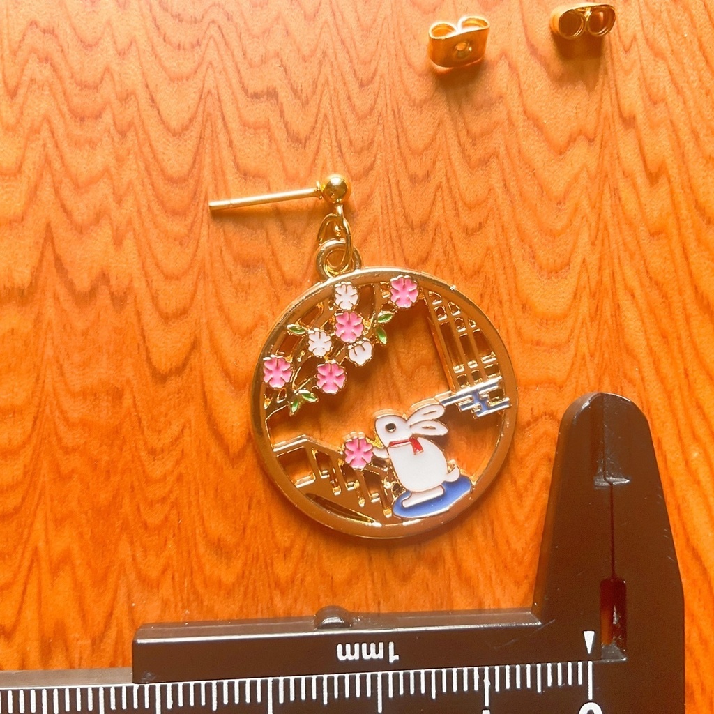 うさぎと桃の花のピアス・イヤリング【金属アレルギー対応】