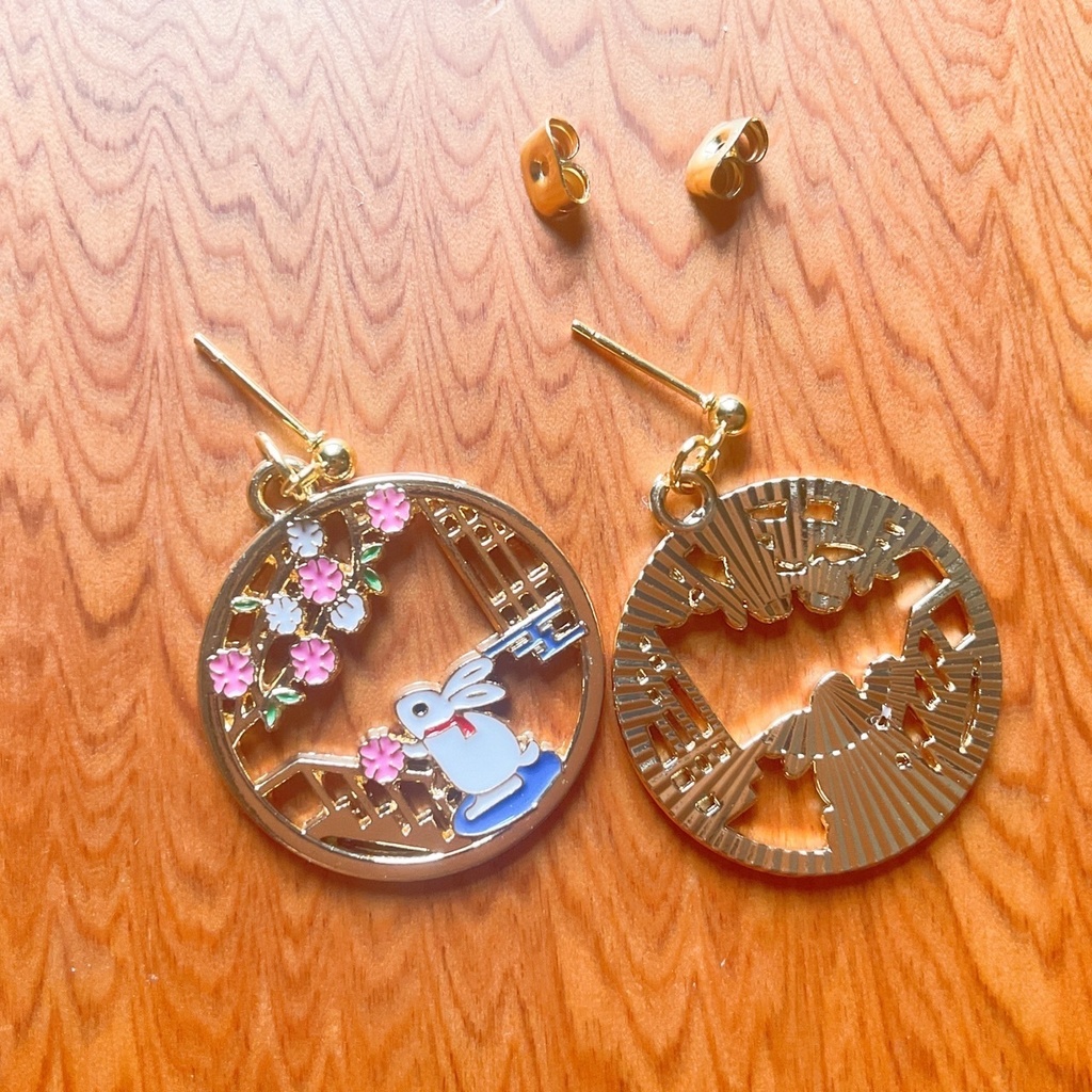 うさぎと桃の花のピアス・イヤリング【金属アレルギー対応】