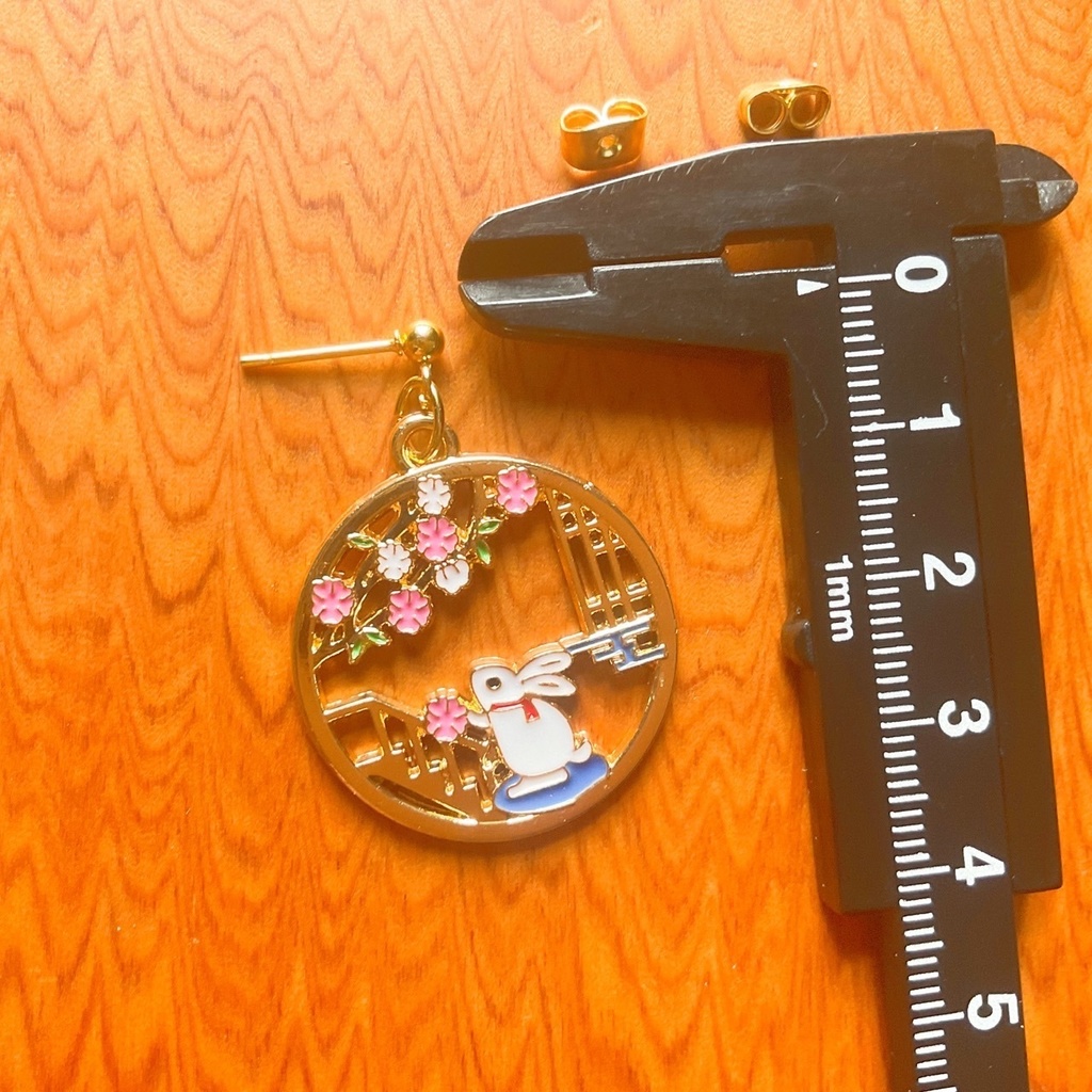 うさぎと桃の花のピアス・イヤリング【金属アレルギー対応】