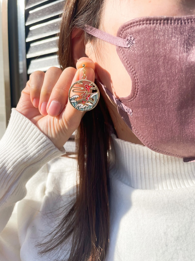 昇り鯉のピアス・イヤリング【金属アレルギー対応】