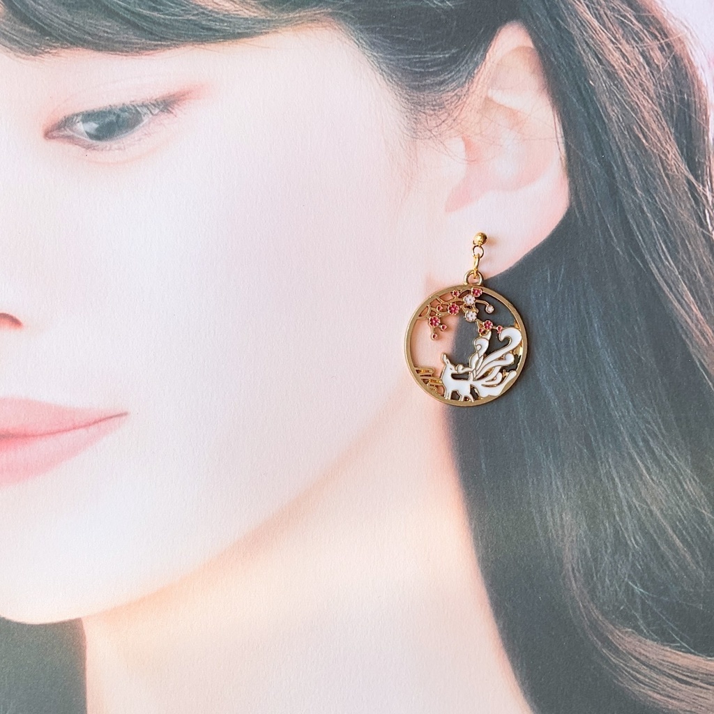 九尾の狐と桜のピアス・イヤリング【金属アレルギー対応】