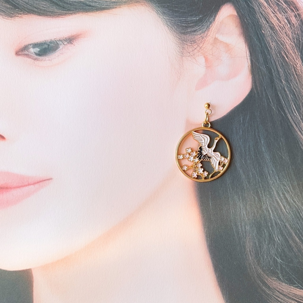 鶴と桜のピアス・イヤリング【金属アレルギー対応】