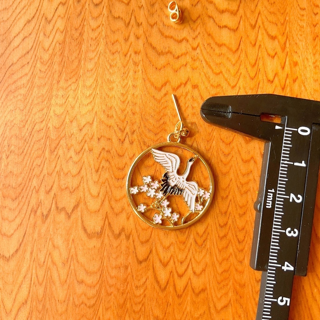 鶴と桜のピアス・イヤリング【金属アレルギー対応】