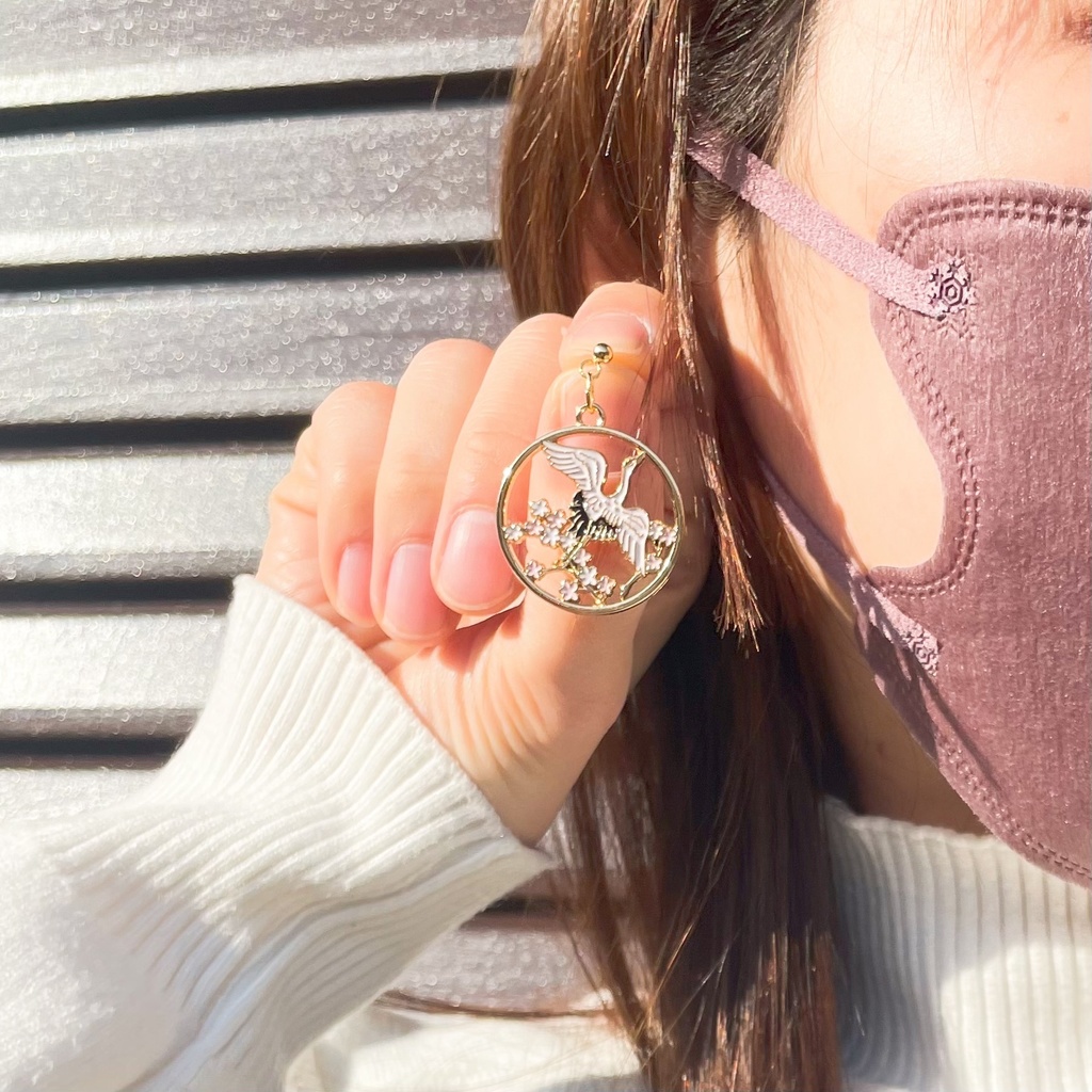 鶴と桜のピアス・イヤリング【金属アレルギー対応】