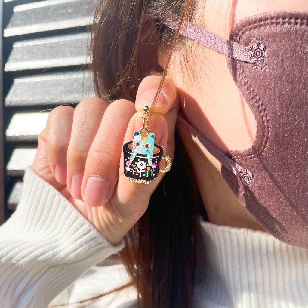 カップ猫のピアス・イヤリング【金属アレルギー対応】