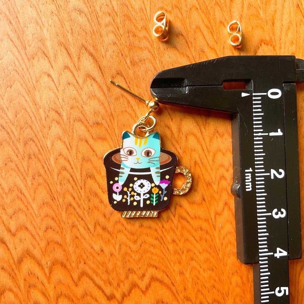 カップ猫のピアス・イヤリング【金属アレルギー対応】