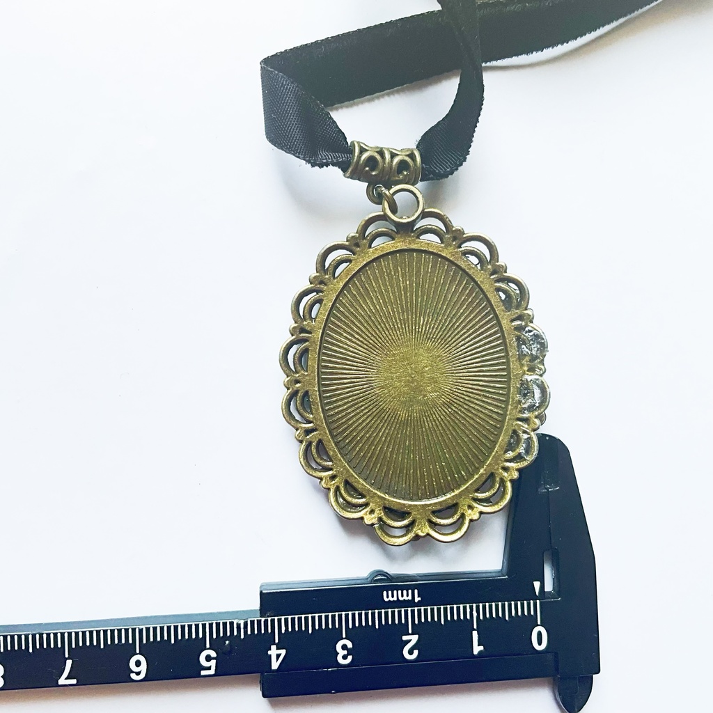 宝石図鑑のチョーカー・ペンダント