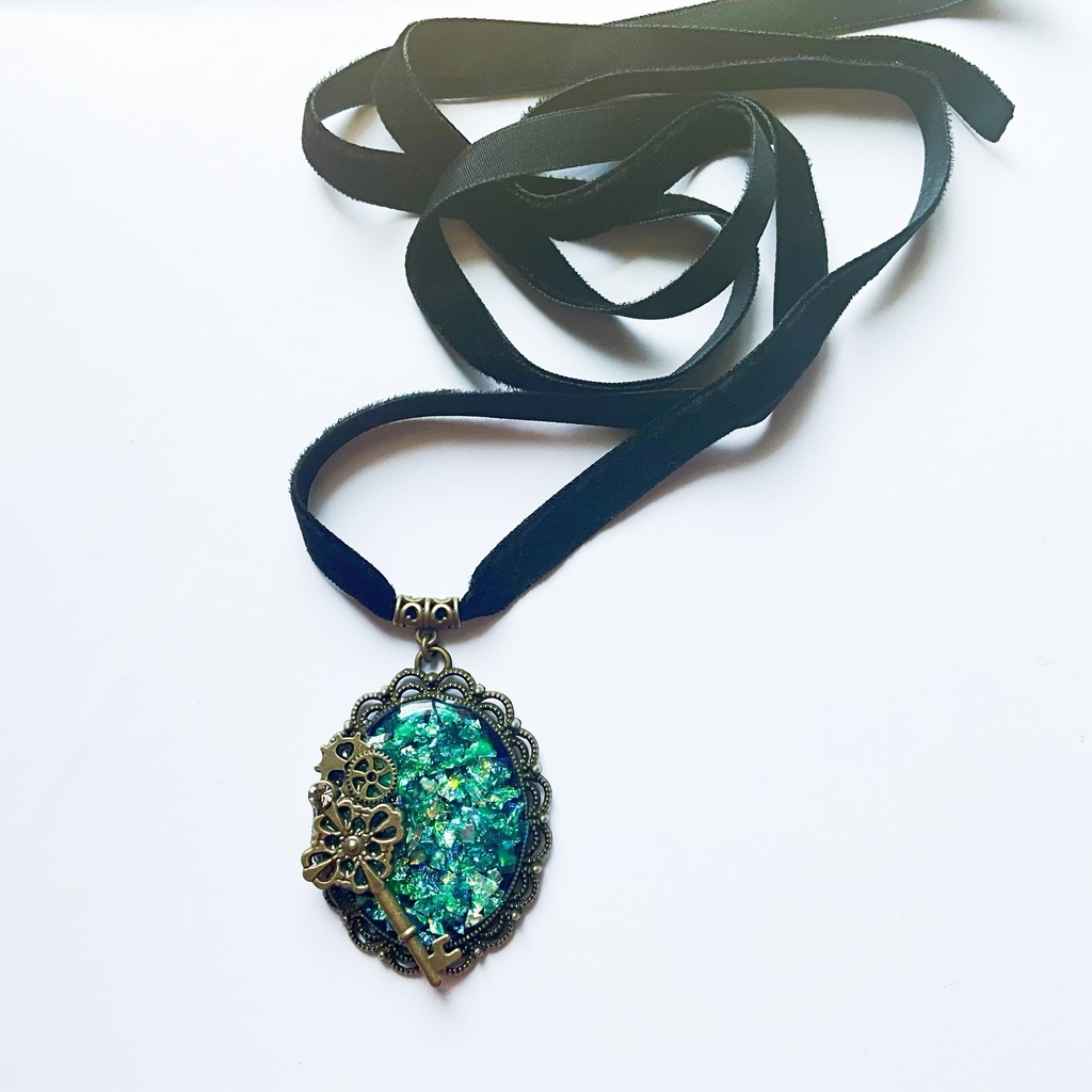 宝石図鑑のチョーカー・ペンダント