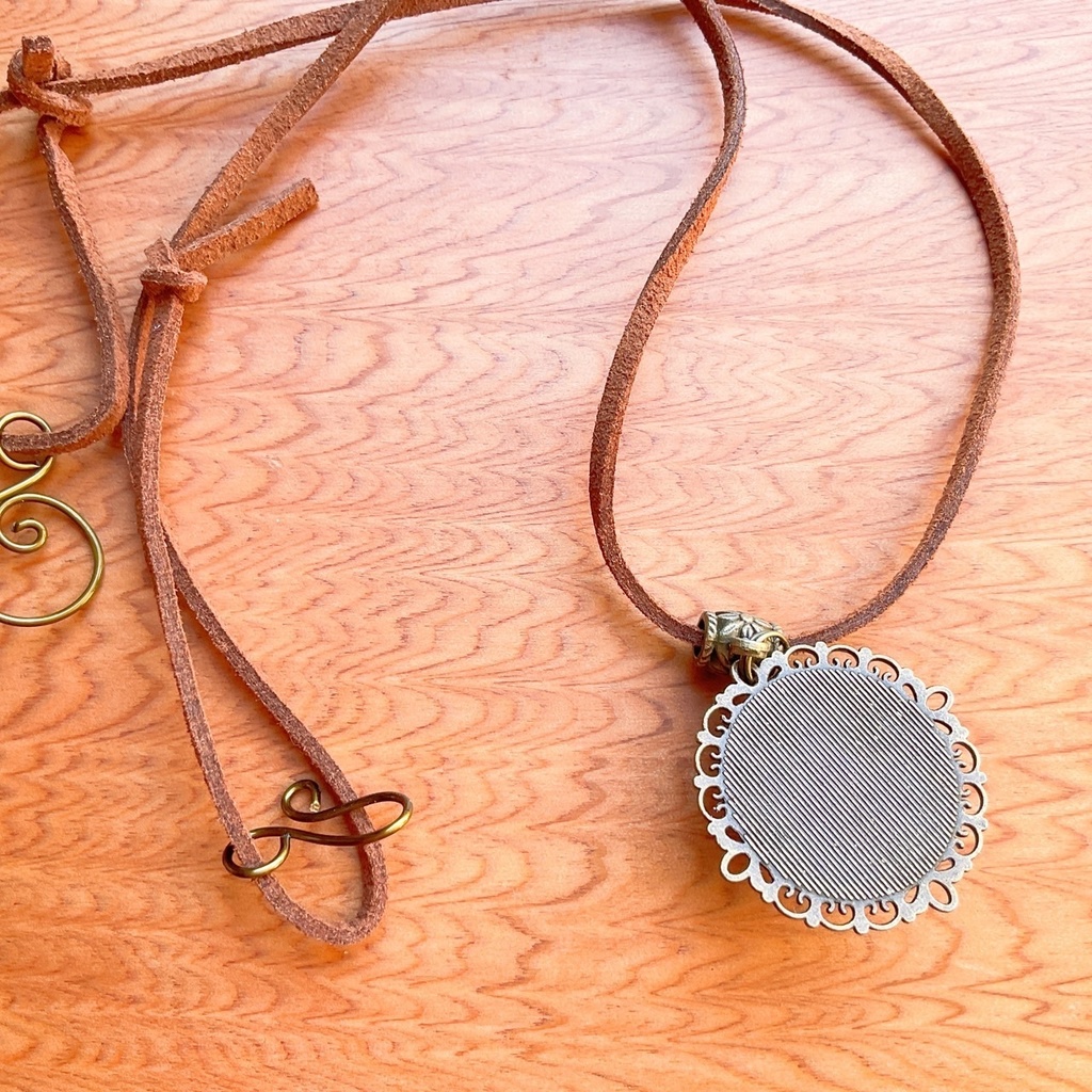 宝石図鑑のペンダント