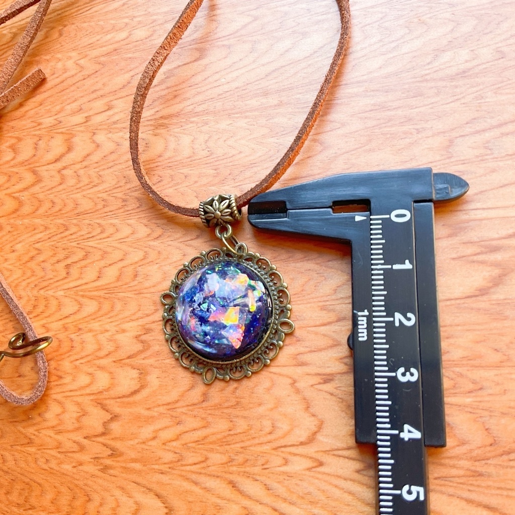 宝石図鑑のペンダント