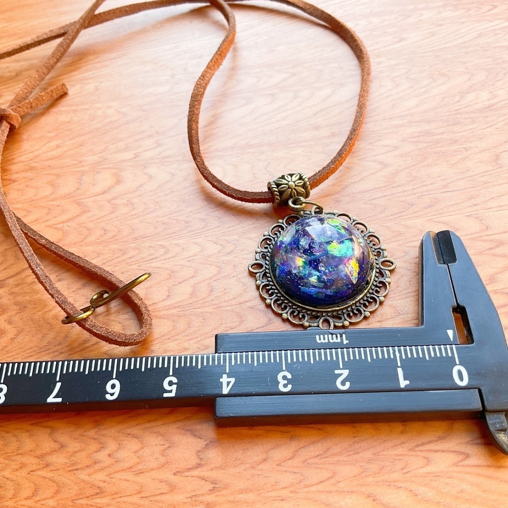 宝石図鑑のペンダント