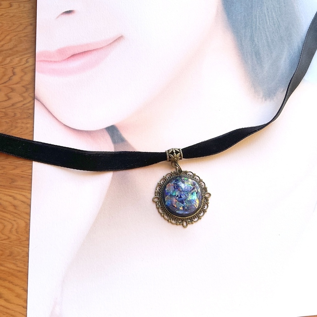 宝石図鑑のペンダント