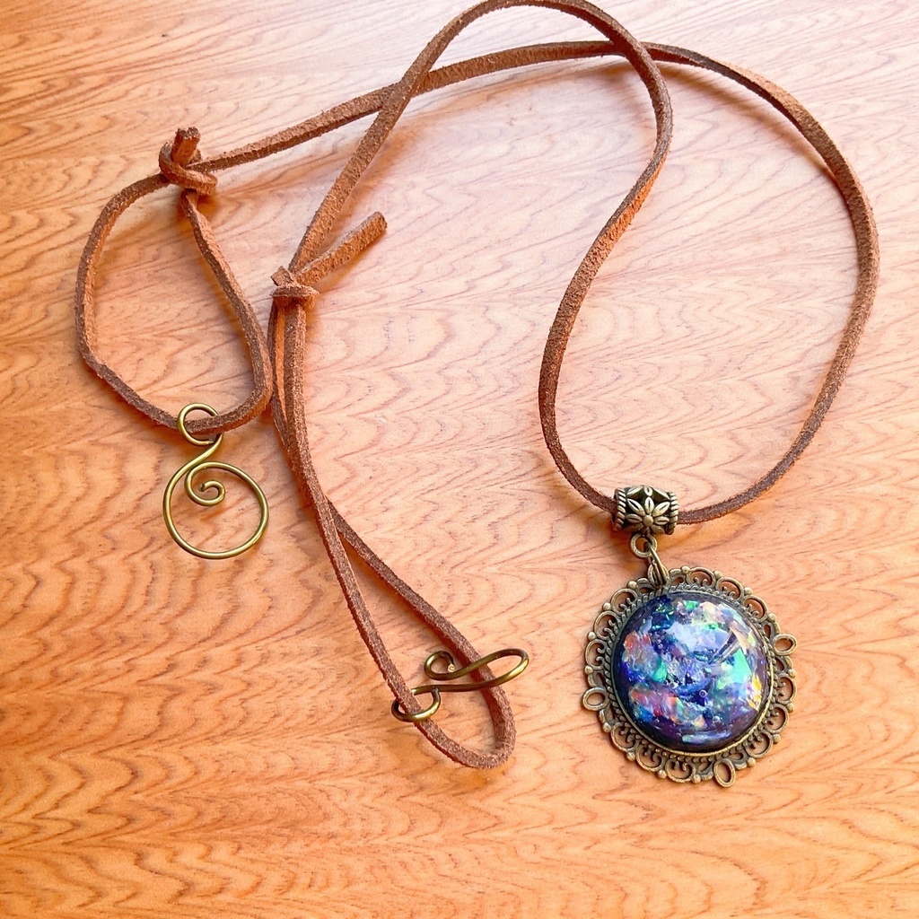 宝石図鑑のペンダント