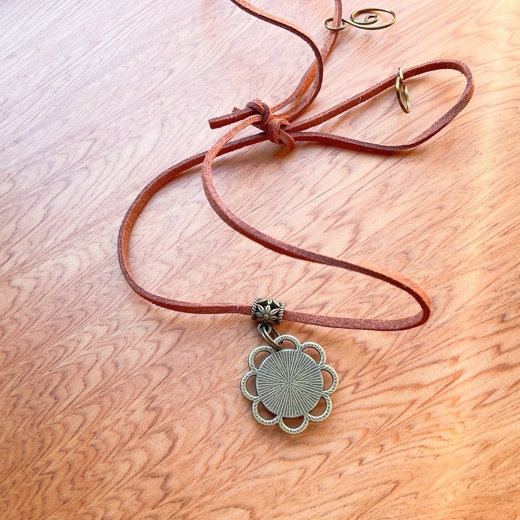 宝石図鑑のペンダント・チョーカー