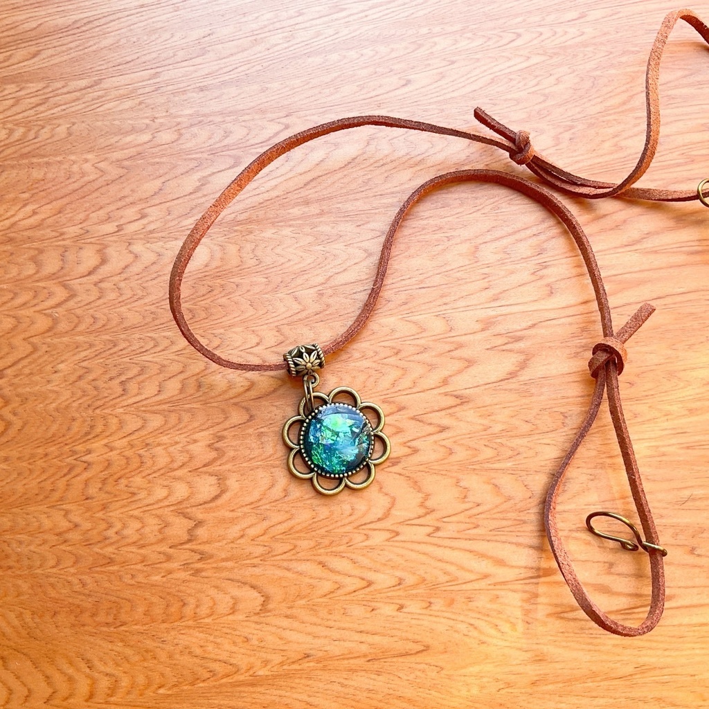 宝石図鑑のペンダント・チョーカー