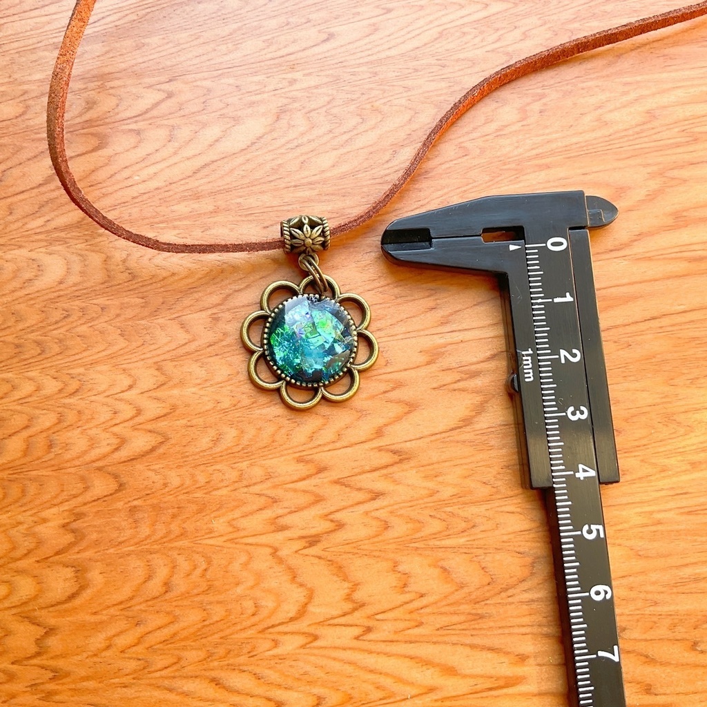 宝石図鑑のペンダント・チョーカー