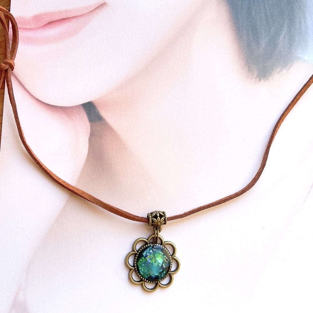 宝石図鑑のペンダント・チョーカー