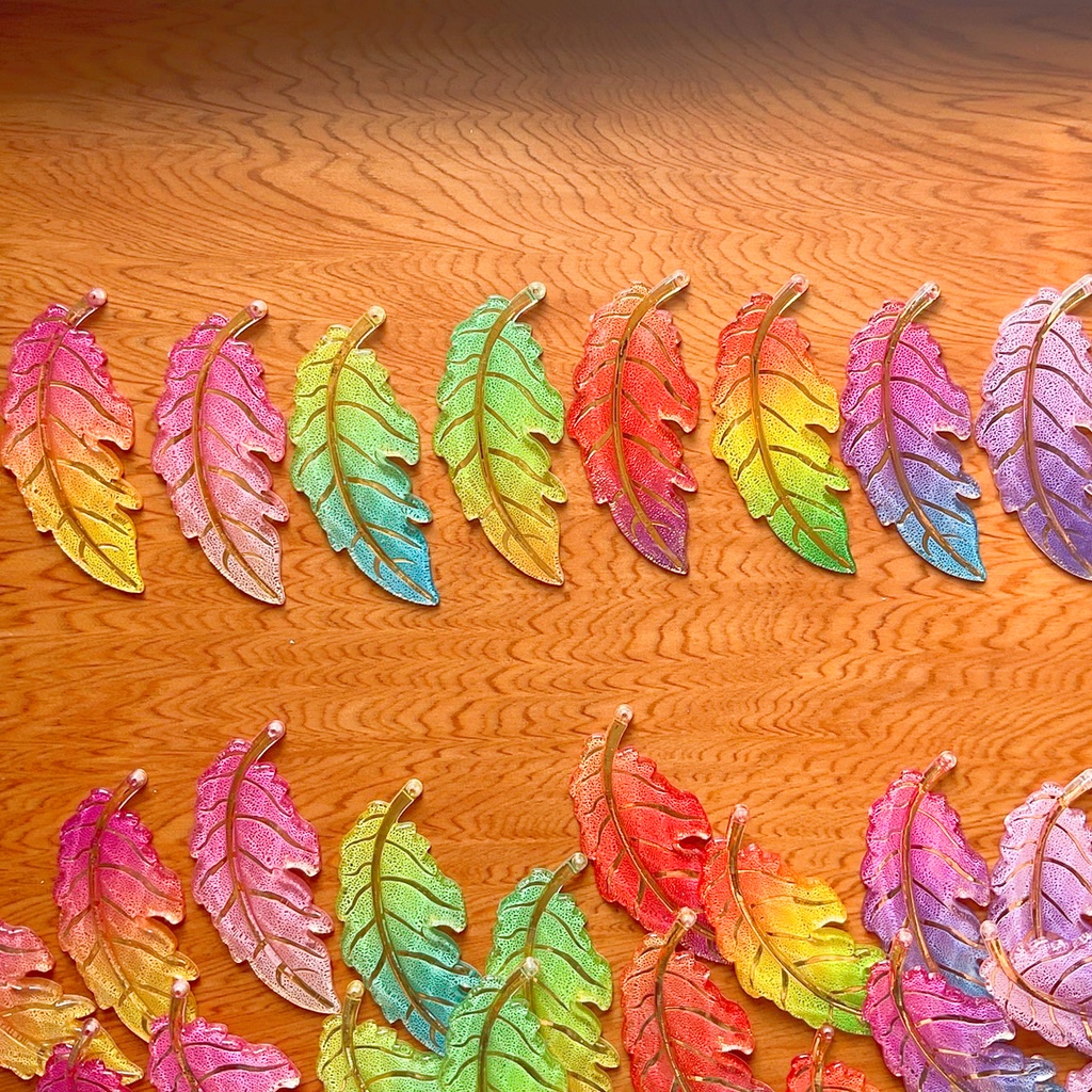 幻想葉のイヤリング・ピアス【金属アレルギー対応】