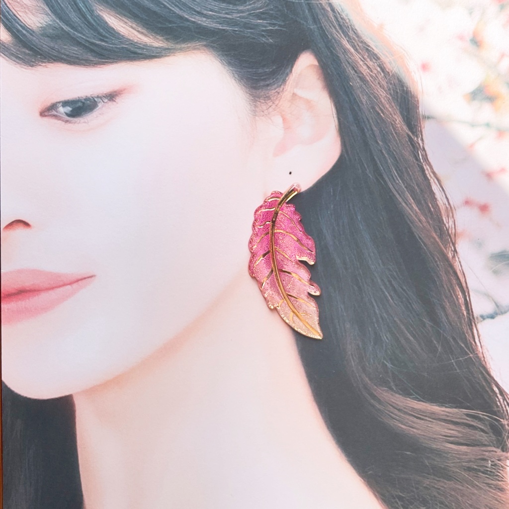 幻想葉のイヤリング・ピアス【金属アレルギー対応】
