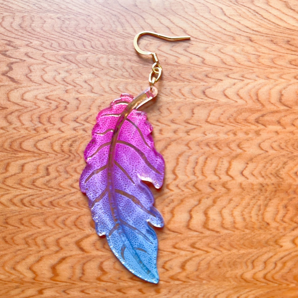 幻想葉のイヤリング・ピアス【金属アレルギー対応】