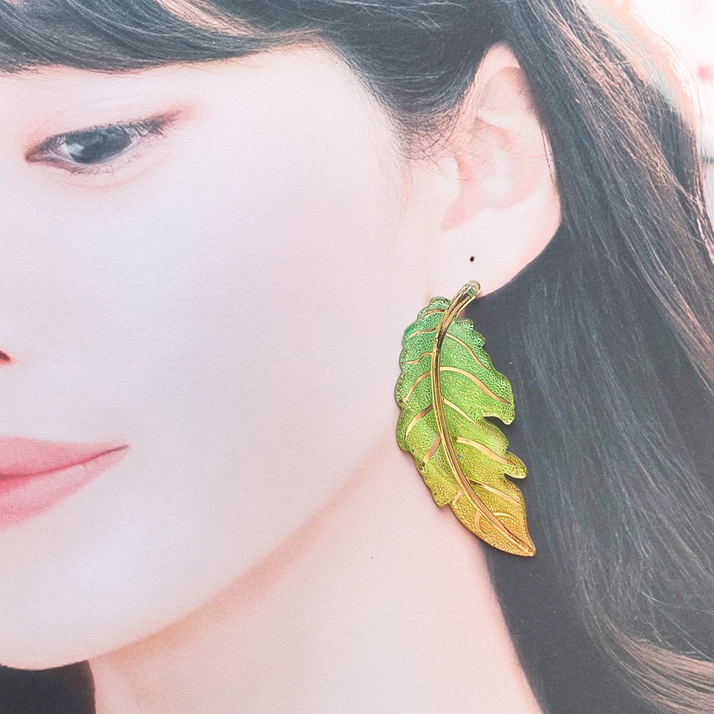 幻想葉のイヤリング・ピアス【金属アレルギー対応】