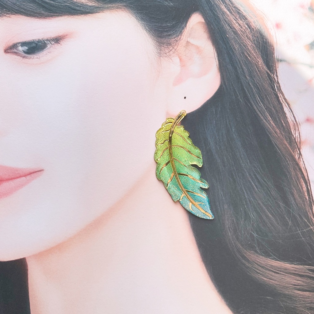 幻想葉のイヤリング・ピアス【金属アレルギー対応】